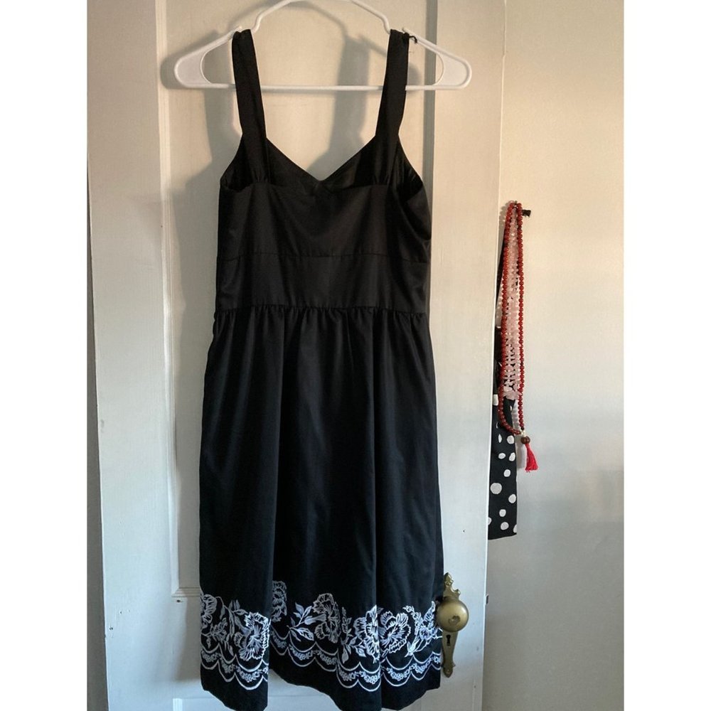 Anne Taylor Black Dress w Floral embroidery NWT 4P